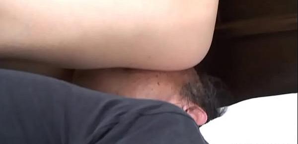  Eating her wet cunt out durring the face sitting session
